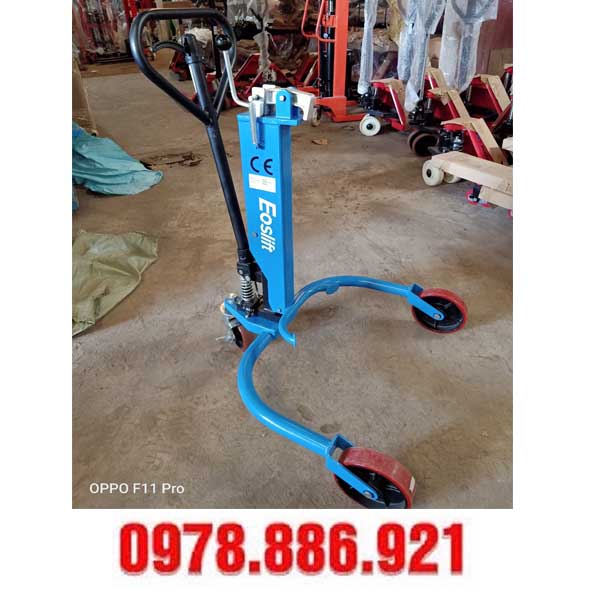 Xe nâng di chuyển phuy tại Phú Thọ