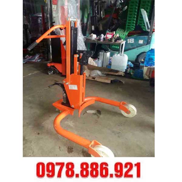 Xe nâng di chuyển phuy tại Phú Thọ