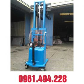 xe nâng bán tự động 1 tấn