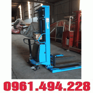 xe nâng bán tự động chân rộng