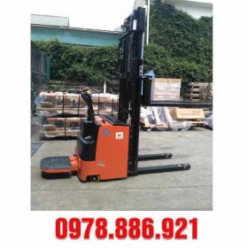 Xe nâng điện 1.5 tấn cao 4 mét