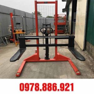 xe nâng tay cao chân rộng