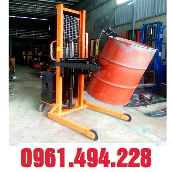 xe nâng quay đổ phuy bằng điện