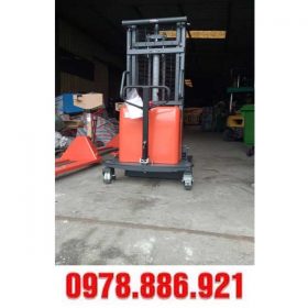 Xe nâng bán tự động hiệu Noblelift