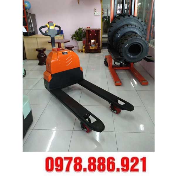 xe nâng điện thấp ept15